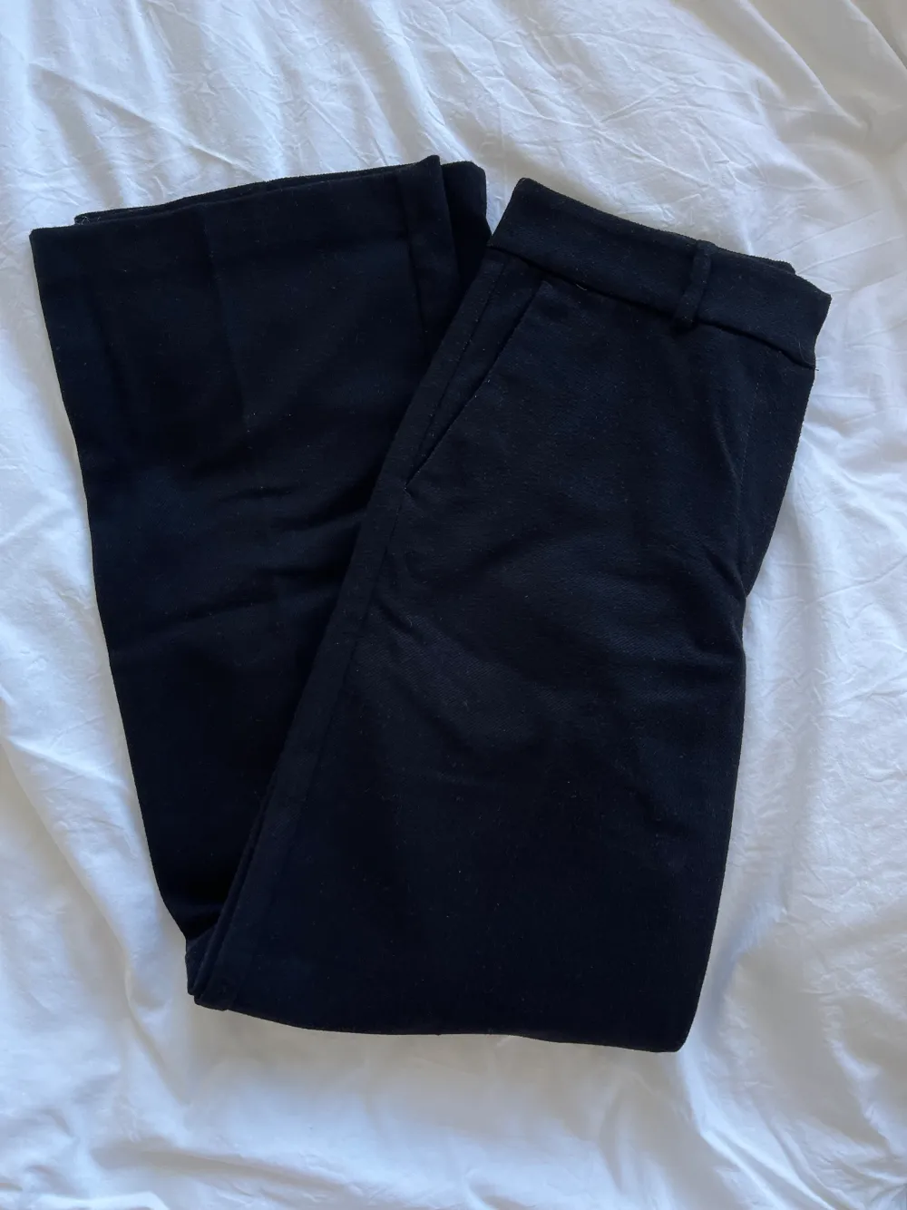 svarta mid waist kostymbyxor från weekday. Mycket fint skick!💕. Jeans & Byxor.