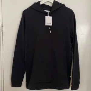 Samsöe Samsöe Hoodie  - Tunn Hoodie, 100% bomull. Regular fit. Storlek m. Oanvänd.