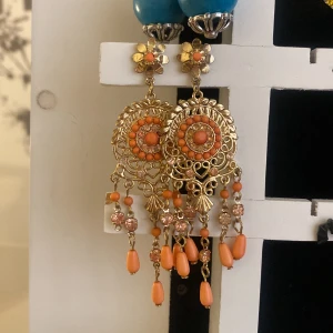 Örhängen  - Ett par stora örhängen som är jätte fina. 