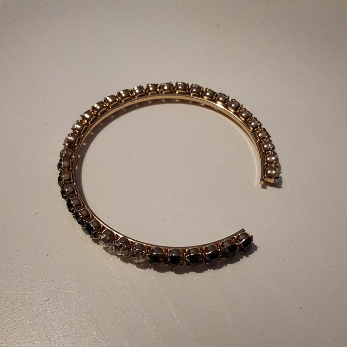 Armband med stenar. - 90