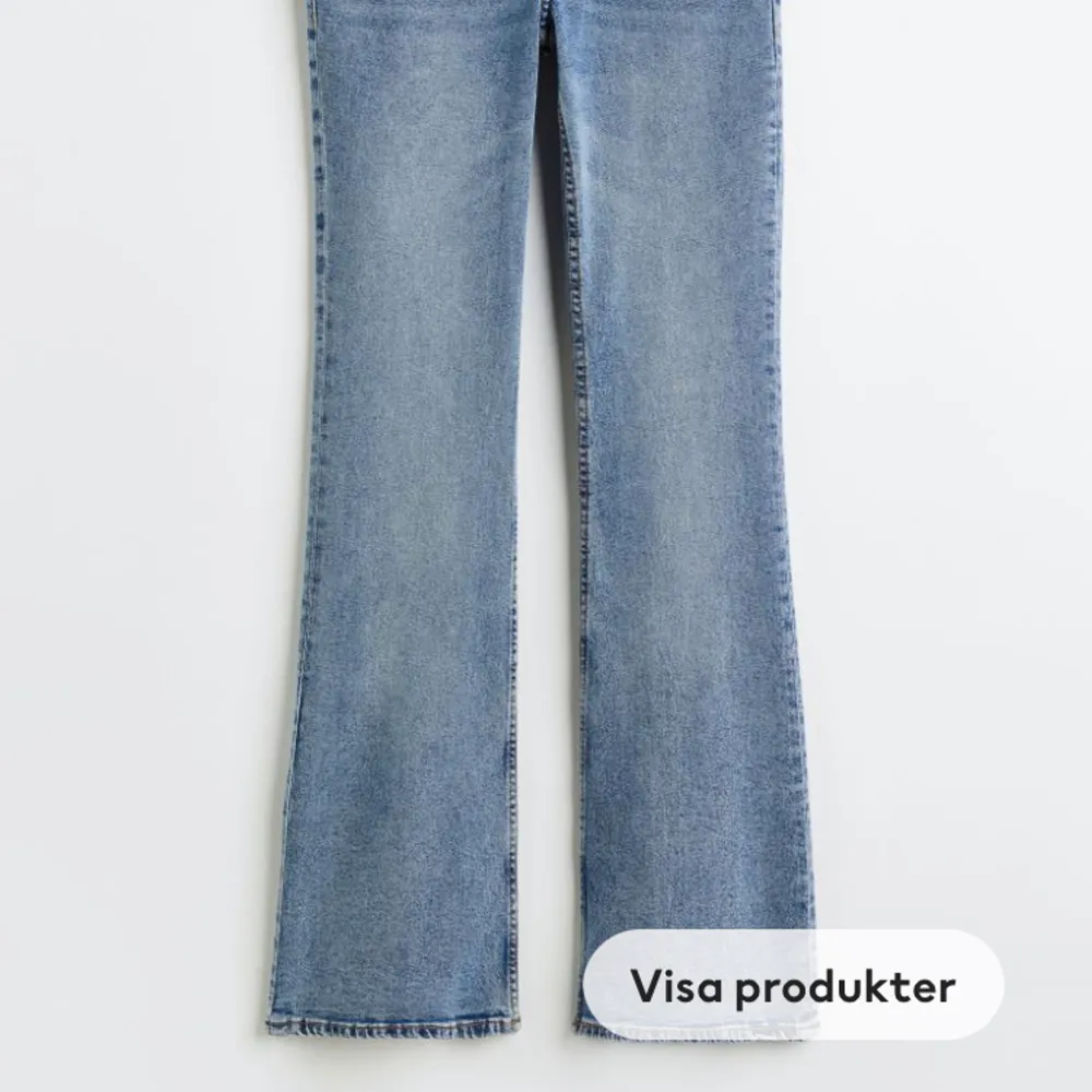 Säljer nu mina low waist jeans från hm storlek 36, andvända 1gpng men inte min stil💕. Jeans & Byxor.