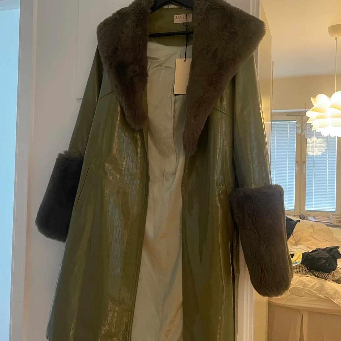 Jayley-kappa med pälsdetaljer  - 90