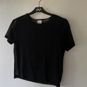 Mesh T-shirt från Gina tricot