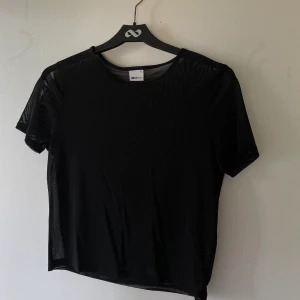 Mesh t-shirt  - Mesh T-shirt från Gina tricot