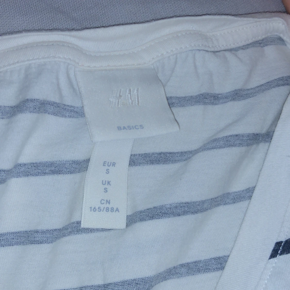 Basic T-shirt storlek S  - 91