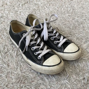 Converse  - Svarta låga Converse. Bra skick! (Frakt: blå påse L 79kr)