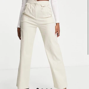 Linnebyxor 4th & reckless  - Supersnygga linnebyxor från 4th & reckless.  Knappt använda. Perfekt nu till sommaren. 