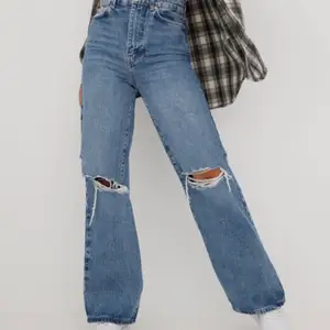 Säljer mina Idun wide jeans från Gina tricot då de inte kommer till användning tyvärr! Sitter superfint på och bara att skriva för bilder eller frågor☀️ köparen står för frakten☺️