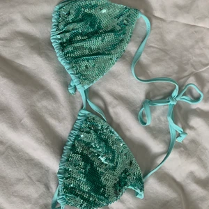 Bikini överdel  - Fint skick. Paljetter på. 