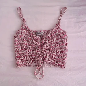 Sommartopp - Använd en gång (Det står att det är en M, men den är som en XS-S i storleken, jag har xs-s vanligtvis) 