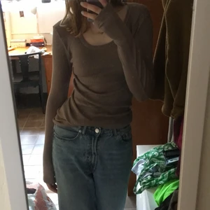 Rosabeige tröja - Såå snygg tröja i ungefär storlek small/xs Säljer för 40 kr 💓💓 skriv i kommentarerna eller privat om du är intresserad eller har frågor!