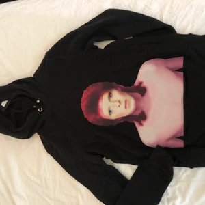 Limitato Hoodie - Säljer helt ny Limitato hoodie i storlek XS, aldrig använd. Säljer pga köpte fel storlek och kunde inte lämna tillbaka. Köpt för 1300kr