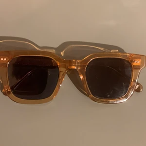 Chimi glasögon  - Säljer mina chimi i färgen Peach pågrund av att jag har två stycken. Helt oanvända och boxen och det andra ingår.