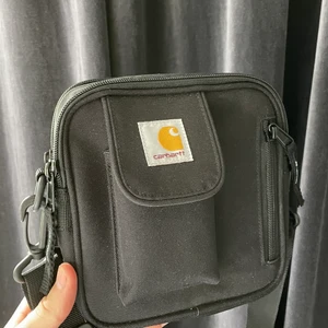 Carhartt - Axelväska - Sprillans ny Carhartt Axelväska Användt 2 gånger max! Nyköpspriss 499kr Köp - 279kr Exklusive frakt