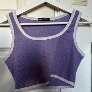 Lilla Topp - Lilla Topp Storlek: M  Obs köparen står för frakten 