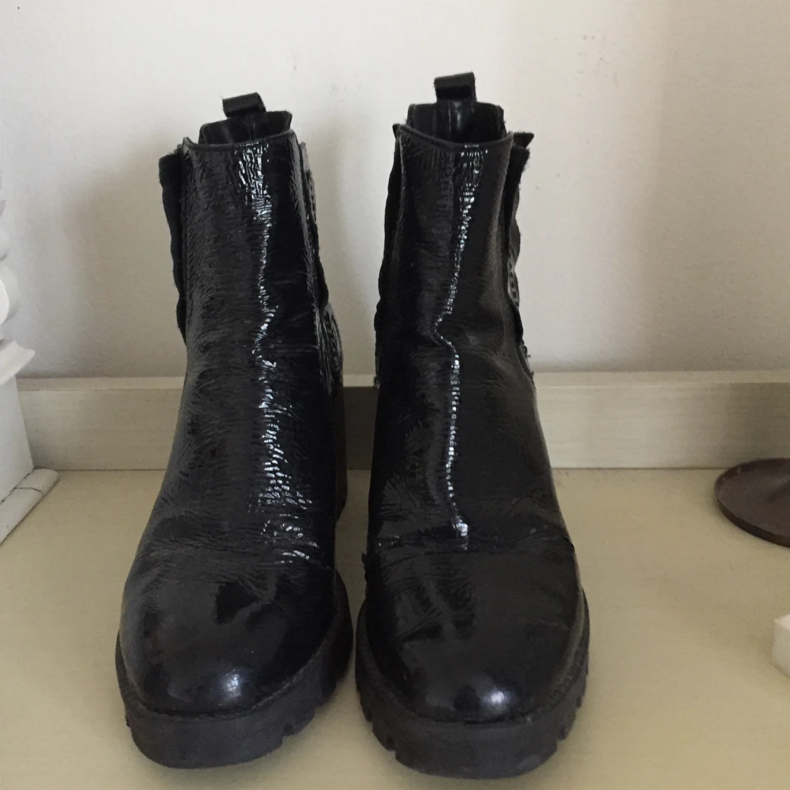 Svarta glansiga boots strl 37 - 90