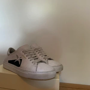 Axel arigato skor - Axel arigato skor i storlek 40