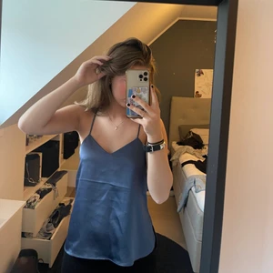 siden linne - jätte fint siden linne från arket. jätte bra skick, köparen står för frakten