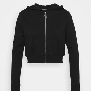 Even&odd kofta - Denna är inte använd och är i storlek L men den är väldigt liten i storleken samt tun. Skriv för mera bilder. Orginala priset är 199kr.