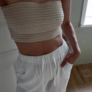 Bikbok topp - Superfin beige o stretchig topp från bikbok som sitter så bra, nyskick! Storlek M men passar S 🌼 jag står för frakt 🌼