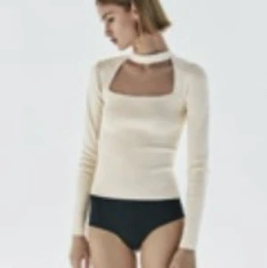 zara topp  - KLICKA INTE PÅ KÖP NU!!!!! säljer denna jättefina topp ifrån zara då den ej passade mig, helt oanvänd med lapparna kvar. 