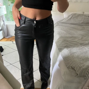 Skinnbyxor - Perfekta skinnbyxor från Zara, dessa är helt oanvända bara att lappen inte är kvar! 