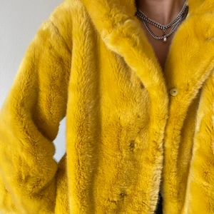 Pälsjacka från Zara - Supercool pälsjacka (fake päls) från Zara. Intressekoll då denna är svår(!!) att släppa. Jag står för frakten 📦 Endast swish som betalningsmedel 