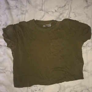 T-shirt  - T-shirt med en ficka 