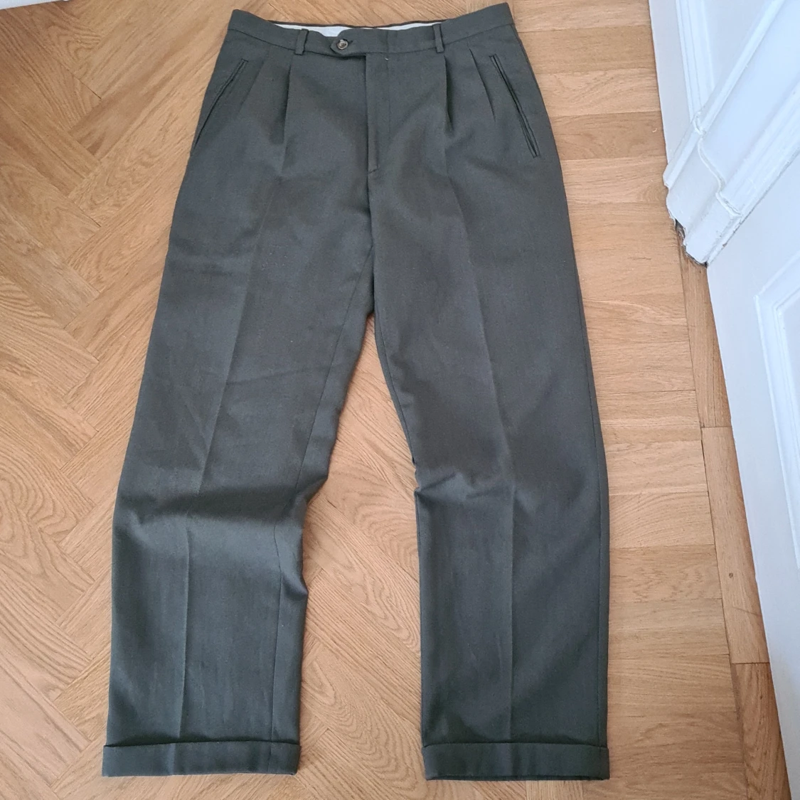 Oversized lågmidjade gröna byxor - 91