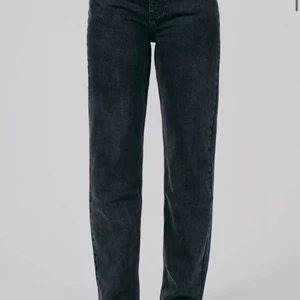 A-DSGN Jeans - Hej! Jag köpte dessa jeans, men tyvärr var det lite små för mig. Superfint skick! Köpare står för frakten.