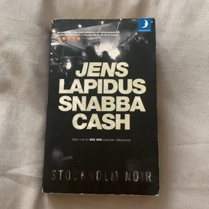 Bok - ”Snabba cash” av Jens Lapidus. En bok utan fläckar, men fanns ett sträckkod som är borttaget men finns lite kvar. Annars inget fel