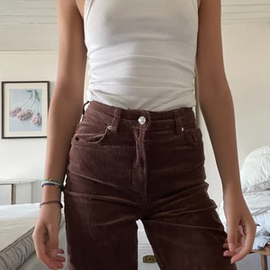 Manchesterbyxor  - Skitsnygga bruna Manchesterbyxor! Jätte mjuka och sitter skönt på kroppen. Dem är endast använda ett par gånger! 😇