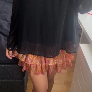 Zara kjol  - Säljer denna trendiga slutsålda  kjol i perfekt skick!!💓💓💓 