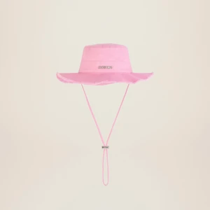Jaquemus Bucket hat - En rosa jaquemus bucket hat, superfin och perfekt till sommaren.