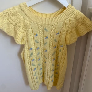 Gul zara topp - Topp från zara. Sälja då den inte kommer till användning 💞