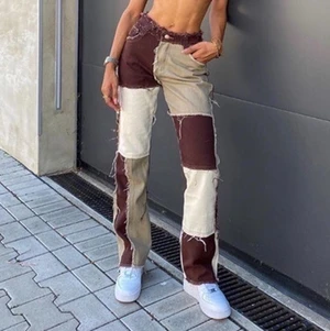 Jaded London jeans  - Säljer dessa patchwork jeans från Jaded London i W26. Nypris är ca 800kr. Bra skick! Säljer då de tyvärr är för stora för mig. Lånade bilder. Frakt på 66kr betalas av köparen💓