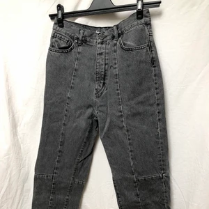 Gråa Mom jeans - Gråa mom jeans, ankle längd