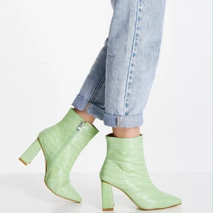 Klackar - Riktigt snygga gröna klackar från Asos! Nypris 400kr i storlek 37😊