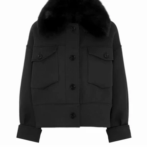 Meotin kappa - Jättefin kappa ifrån meotin. Perfekt nu till hösten! Använd men i fint skick. Skriv vid frågor och vid intresse. Avtagbar päls