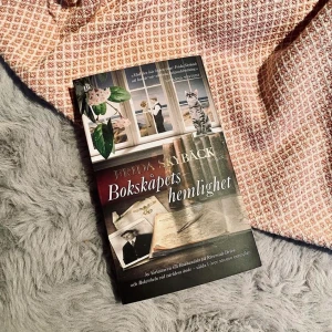 Pocket  - Pocket läst en gång, bra skick ser i princip ny ut. Köparen står för frakten! 