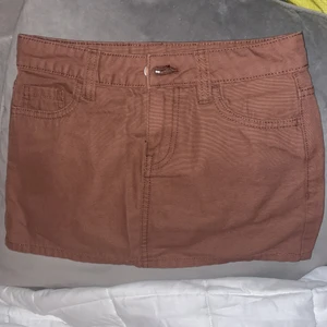 Lågmidjad jeanskjol  - Helt ny brun Jeanskjol från h&m i stl xxs.