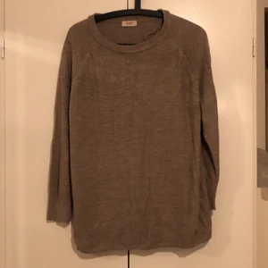 Beige/Grå billig tröja - Har använts ett antal gånger.