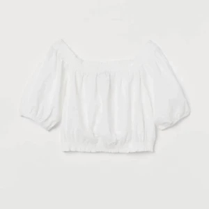 Vit topp 🤍 - Jätte söt topp från hm som är helt oanvänd, perfekt nu i sommar☺️🌸☀️