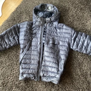 Cp company jacka - Jacka med en lagning man inte lägger märker till 