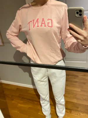 Tröja - Ljusrosa tröja från gant, använt fåtal gånger, storlek 170 men passar mig som har xs