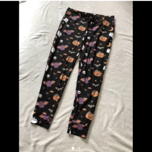 Sökes efter pusheen joggers - Sökes inlägg! efter dessa Pusheen joggers från H&M, antigen i storlek xs-s. då mina är rätt slitna.