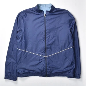 Vändbar bomberjacka - Vintage blå bomberjacka som är vändbar. Storlek M