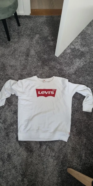 LEVIS HOODIE (ingen luva) - Inte använd så mycket och gott skick och bra pris