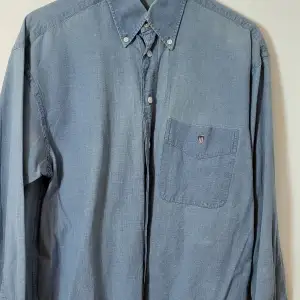 Oanvänd  Snygg jeansskjorta från Gant 👔 Märke: GANT Storlek: M 100% bomull
