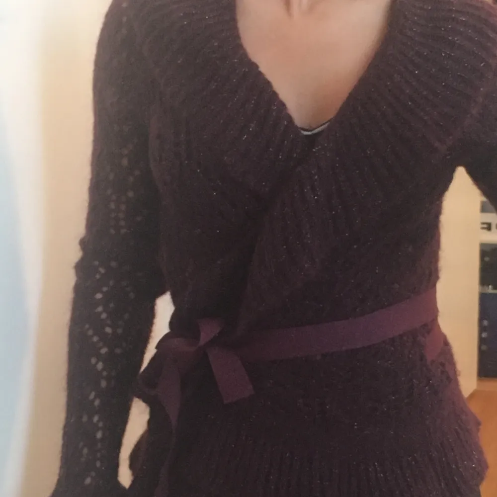 Stickad tröja, Esprit. Fin och mysig och mjuk. Storlek M men passar mig som är xs/s väldigt bra. Sparsamt använd så den är i bra skick. . Neuleet.